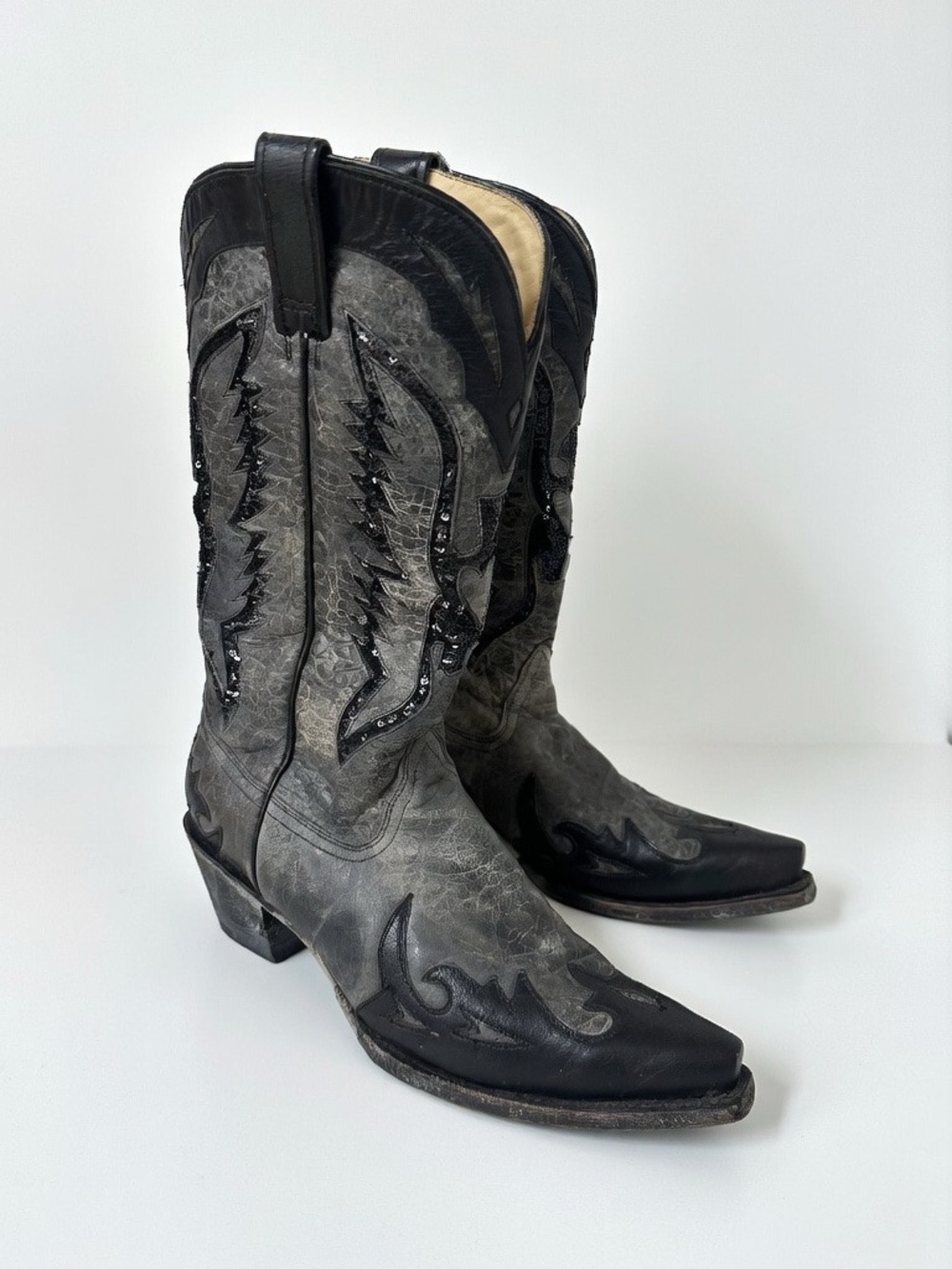 Woman’s CORAL BOOTS. 
BLack and gray leather and sequins.

Size 9.5